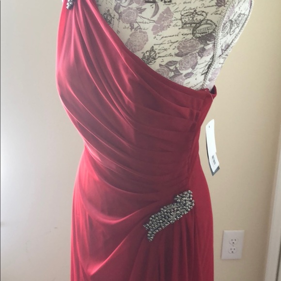Evening or prom dress - Picture 3 of 4